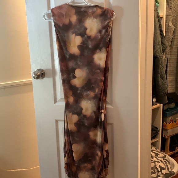Sleeveless dress - Picture 2 of 6